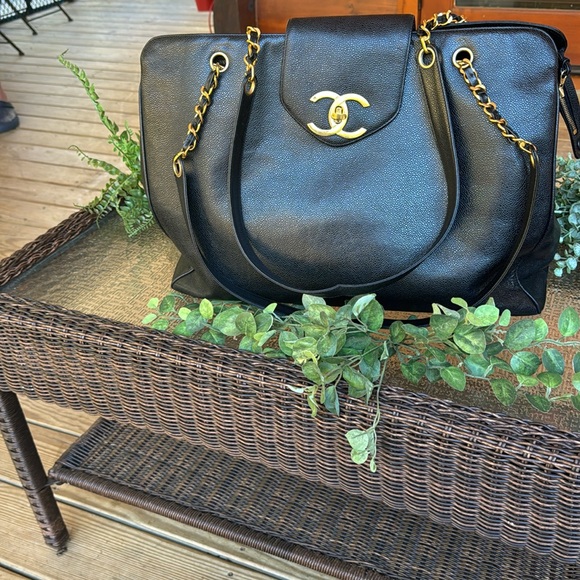 CHANEL CAVIAR SUPERMODEL. EXCELLENT USED CONDITION. - Picture 2 of 9